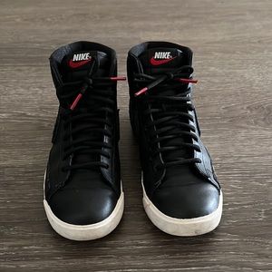 Nike High Top Sneakers 🖤❤️